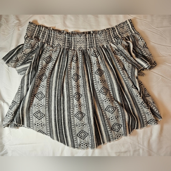 Elan Tops - NWT Elan Womens Black & White Design Off The Shoulder Short Sleeve Top Size Med